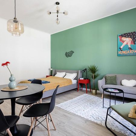 Stylish And Colourful Apartment In The City Centre 布达佩斯 外观 照片