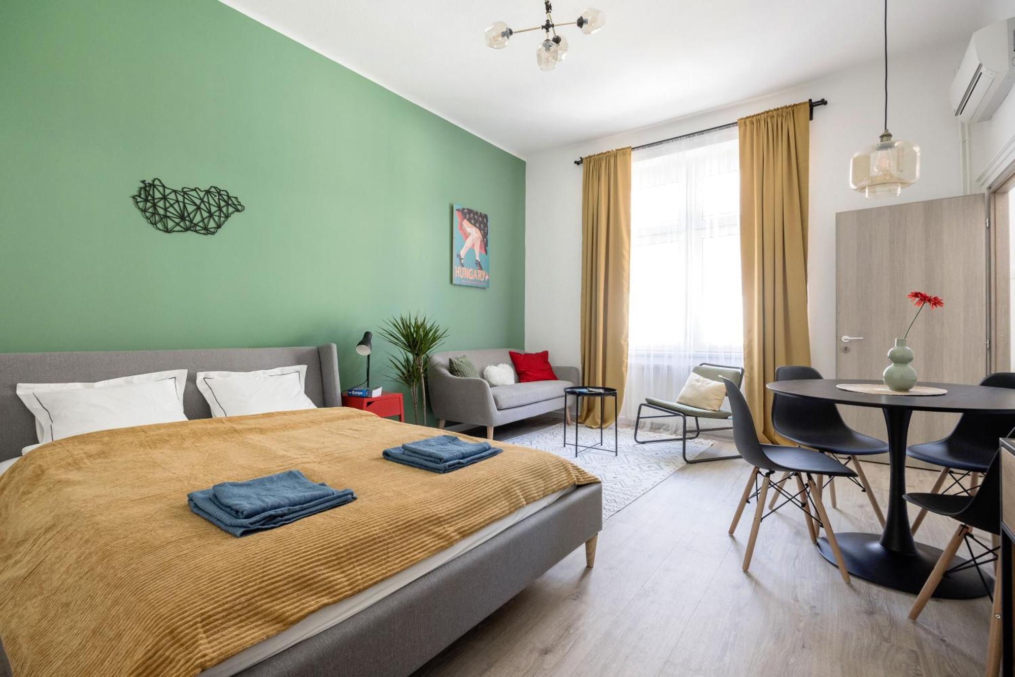 Stylish And Colourful Apartment In The City Centre 布达佩斯 外观 照片