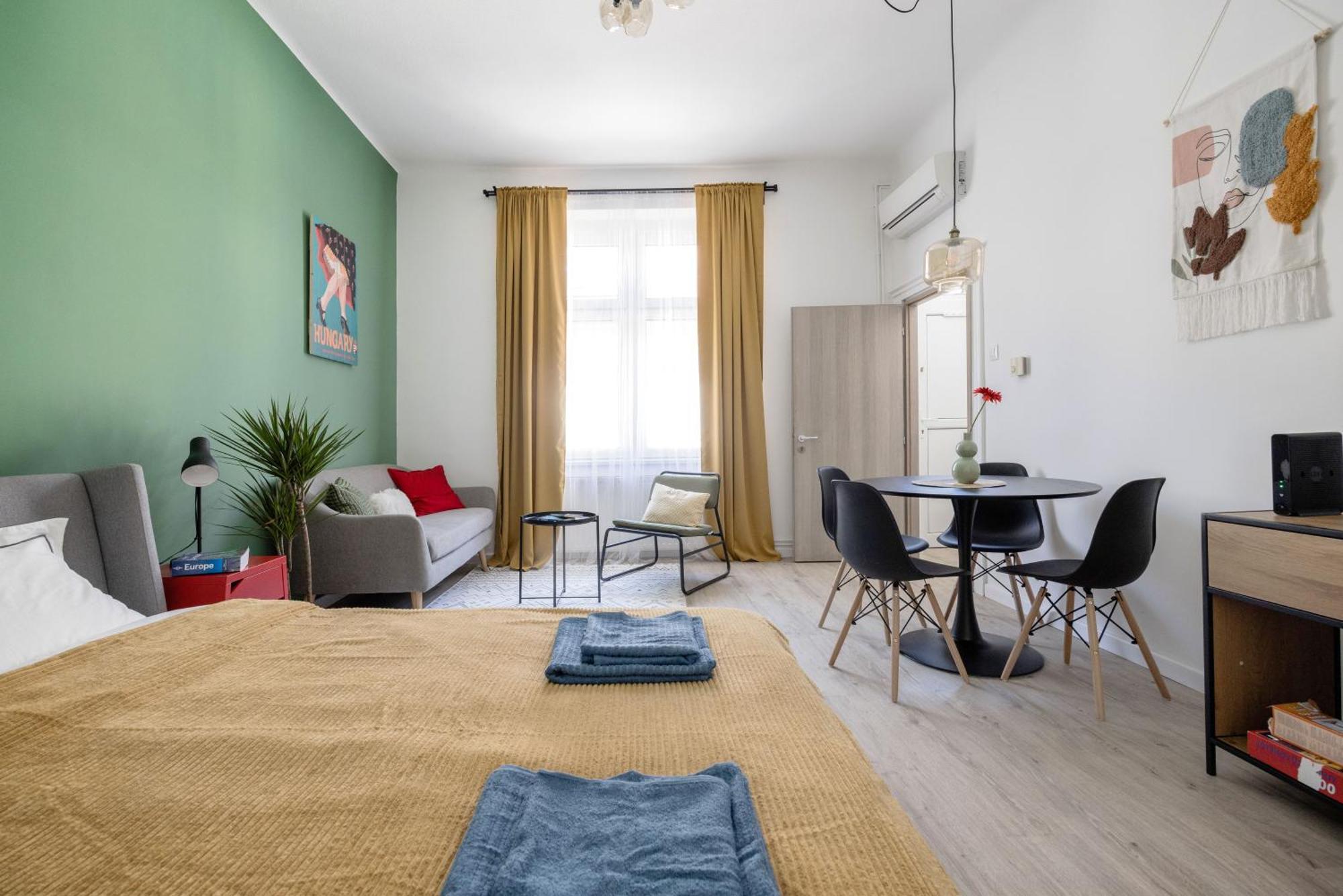 Stylish And Colourful Apartment In The City Centre 布达佩斯 外观 照片